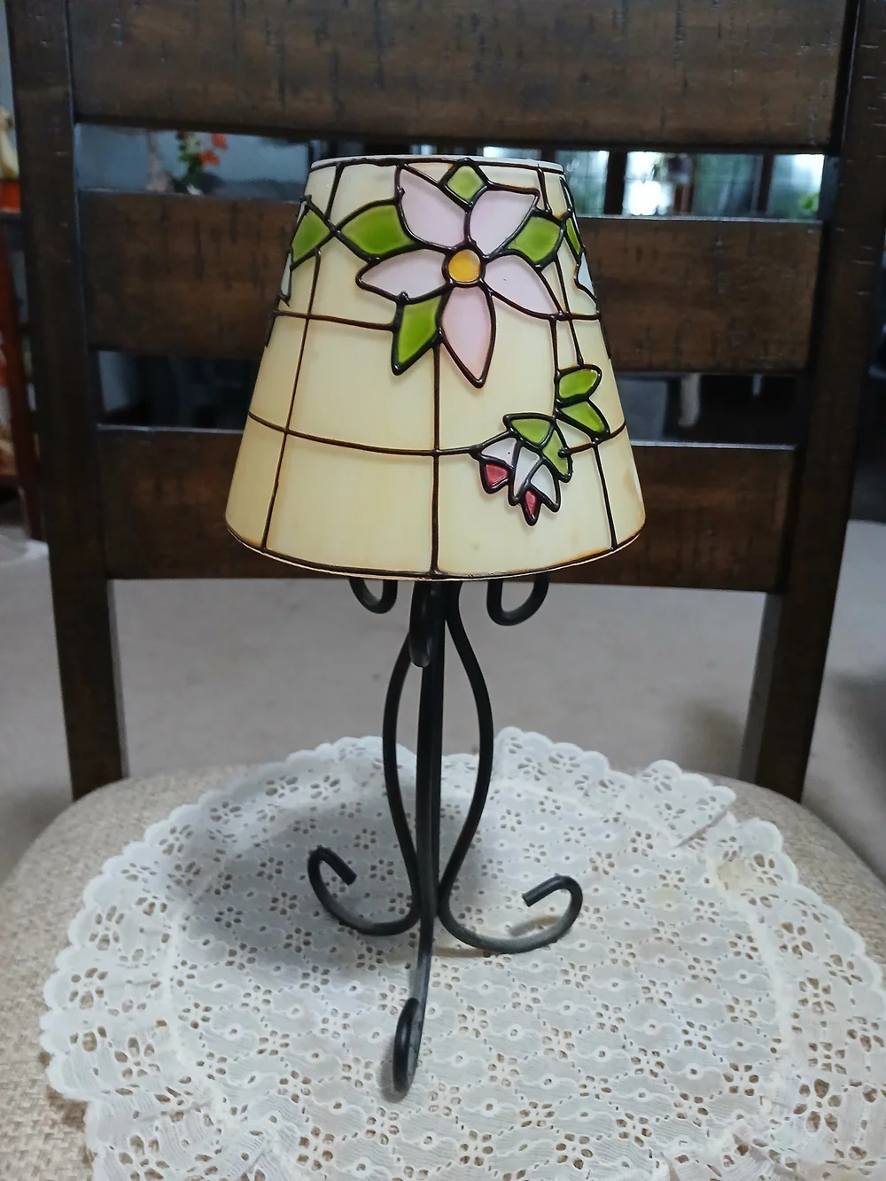 Source Unknown Cream & Pink Floral Stained Glass Lantern Lamp
